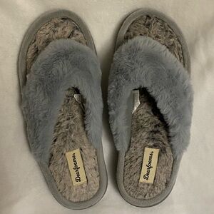 DEARFOAMS Gray Plush Faux Fur Thong Slippers Medium 7/8 Women’s